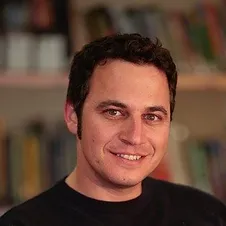 יוני צ'ונה, עדי והצוות 